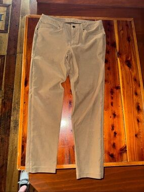 Lulu Lemon Men's Slim Fit Tan Pants Size 31 - Classic Chino Style